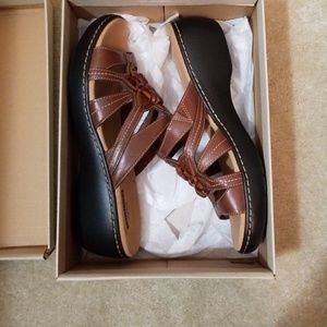 NWT Brown Collection By Clark's Strappy Sandels